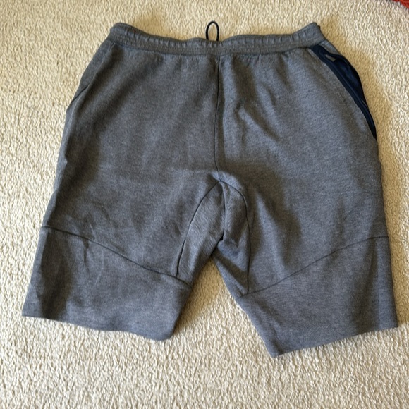 Men Nike tech shorts - Picture 3 of 3